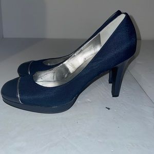 TAHARI Blue LAURIE Cloth Patent Leather Round Cap Toe Heels 10